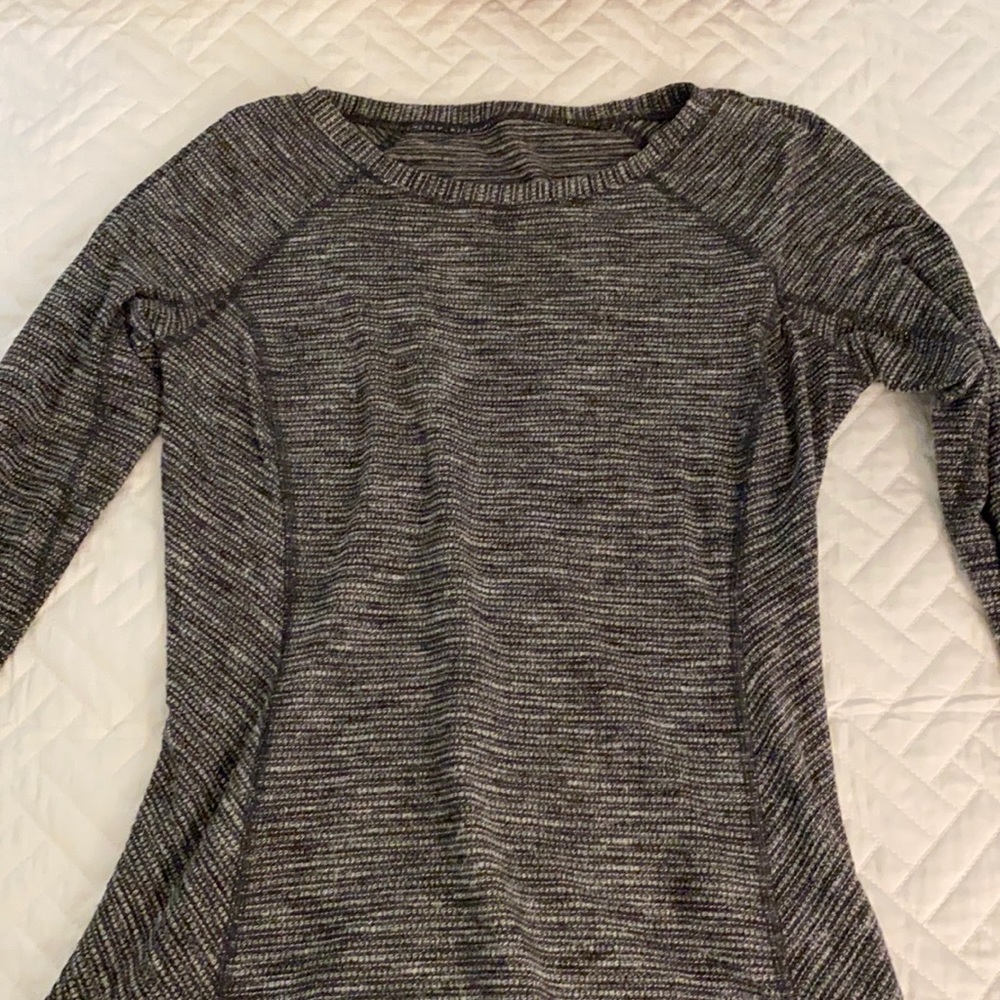 Long sleeve lululemon top.